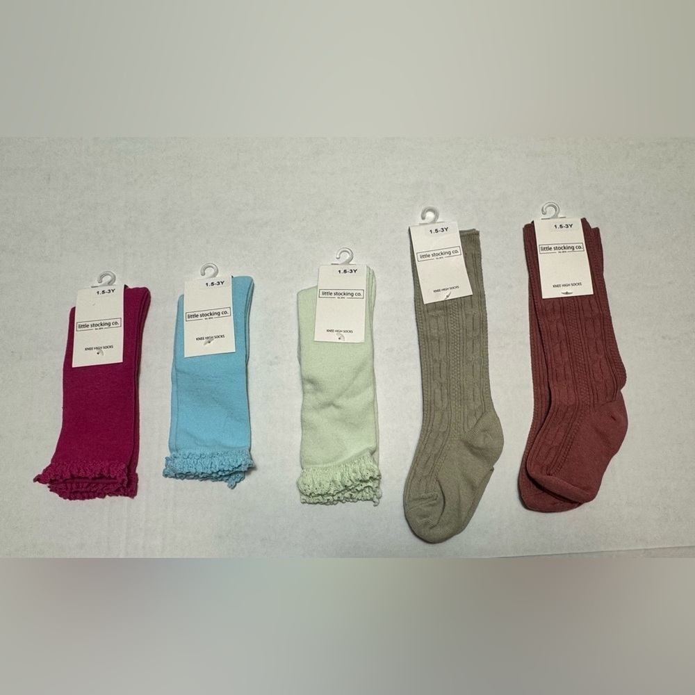 Little Stocking Co Lace Top and Cable Knit Knee High Socks - Little
OOMA